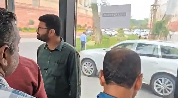 X/@PCITweets
 : On Monday, several journalists were asked to stay in the glass enclosure on the premises and not crowd the main entrance ‘Makar Dwar’. 